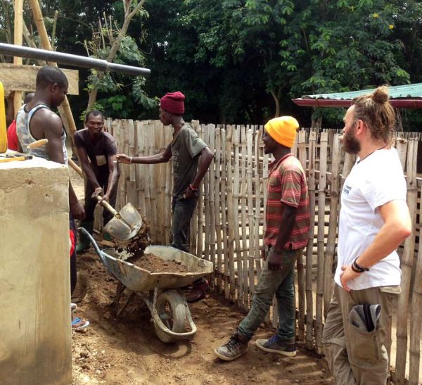 Pause auf der Baustelle in Togo