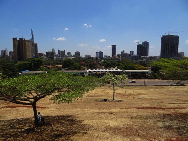 Der Blick auf die malerische Skyline von Nairobi.