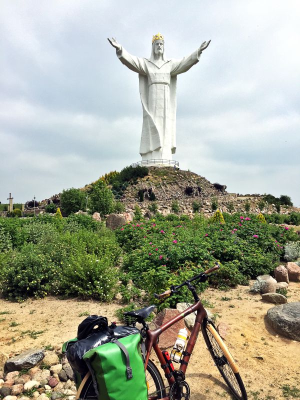 Christus-König-Statue