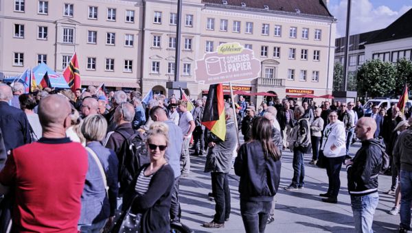 Goldeimer-Sammelaktion in Neubrandenburg