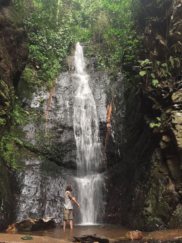 Der nahegelegene Wasserfall von Kamalo ist eine willkommene Erfrischung.